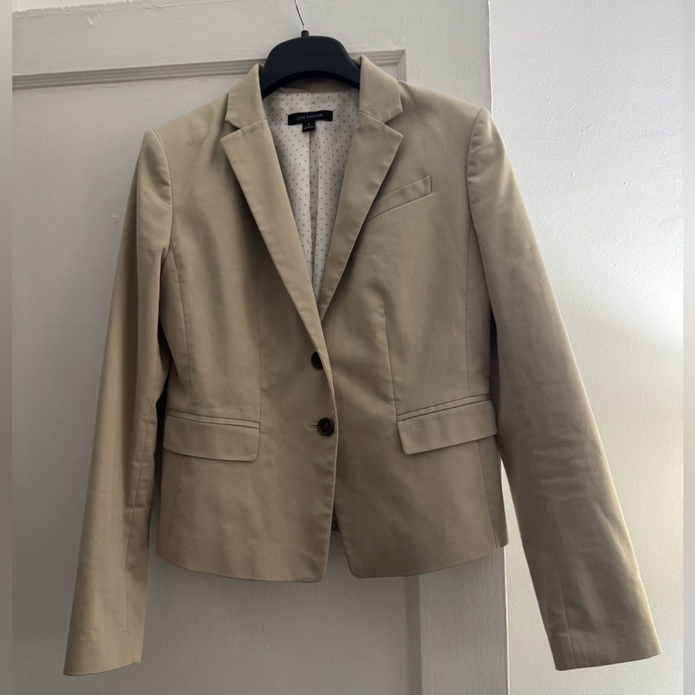 Ann Taylor Tan Blazer Tailored Fit Notched Lapels